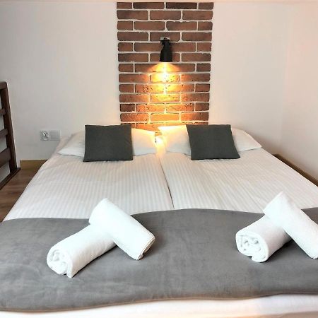 R&R Apart Cracow クラクフ エクステリア 写真