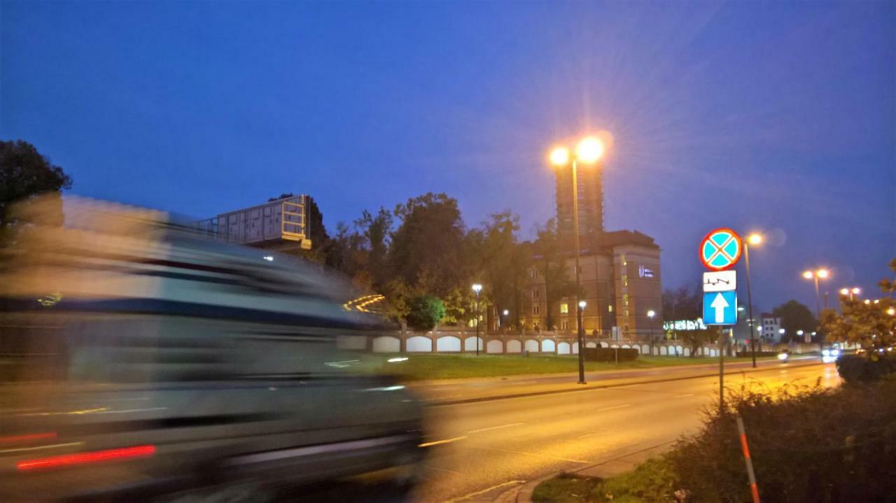 R&R Apart Cracow クラクフ エクステリア 写真