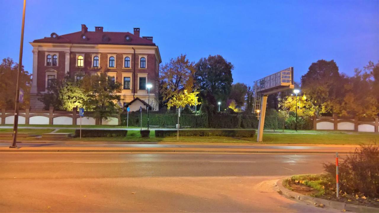 R&R Apart Cracow クラクフ エクステリア 写真