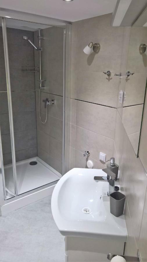 R&R Apart Cracow クラクフ エクステリア 写真