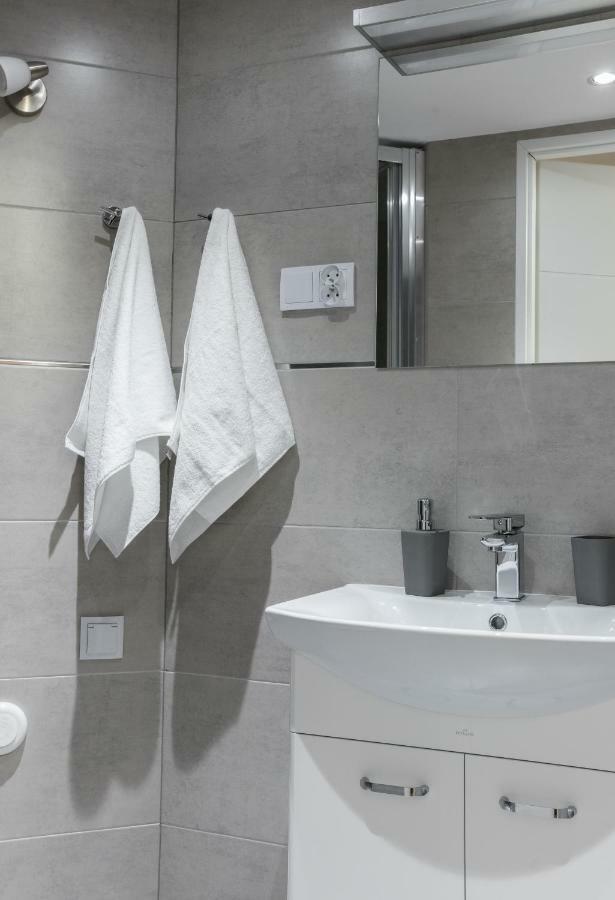 R&R Apart Cracow クラクフ エクステリア 写真
