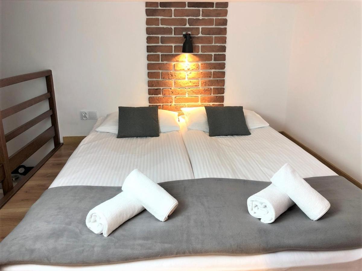 R&R Apart Cracow クラクフ エクステリア 写真